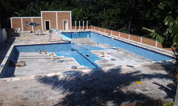 Construção de piscina alvenaria